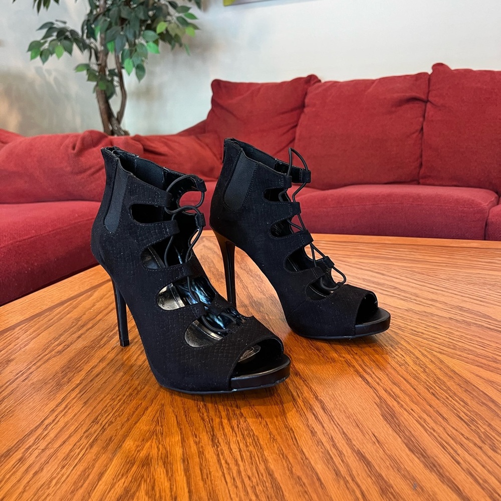 Jennifer Lopez Black Chunky Heels with Platform Sole